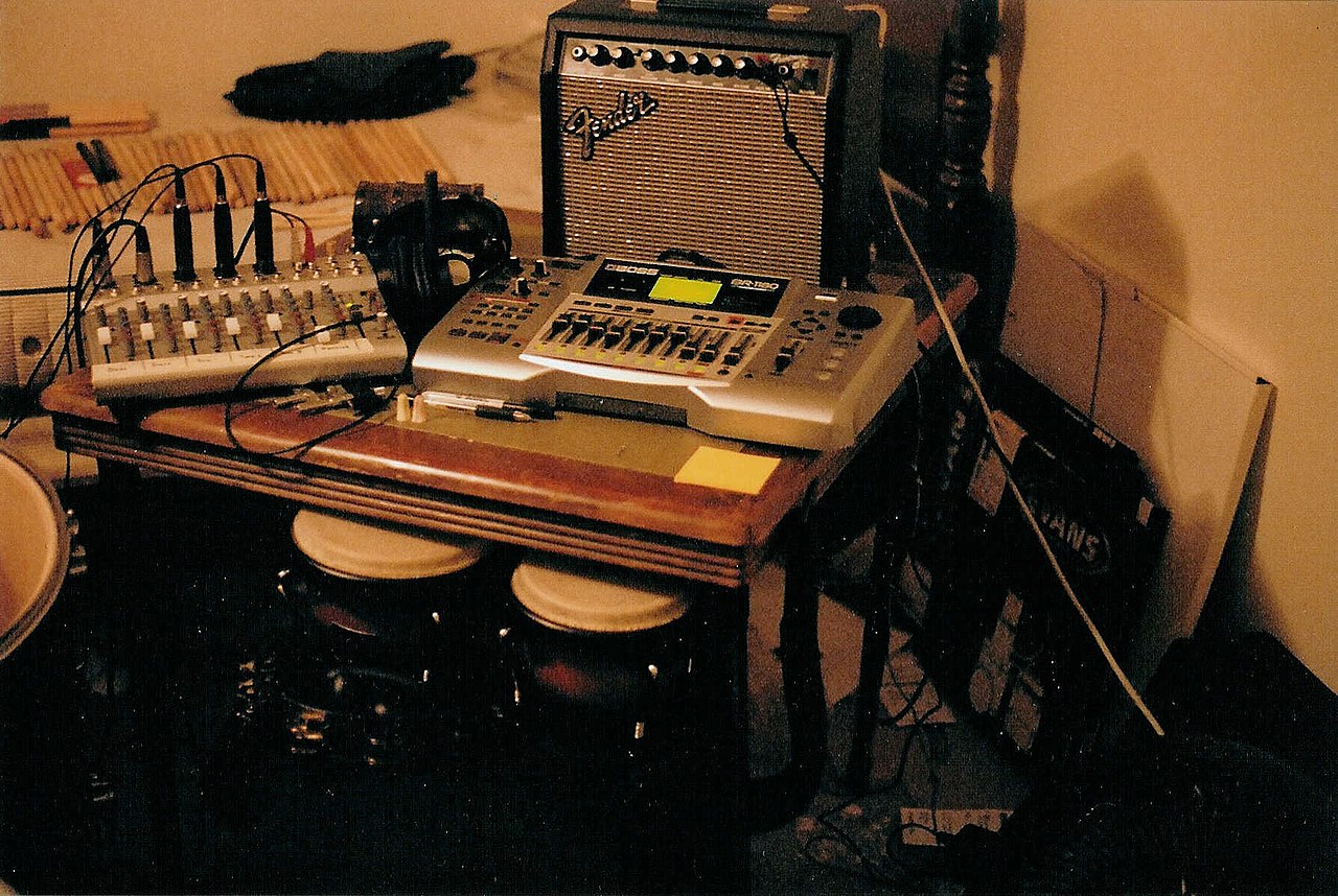 File:Percussion recording - BOSS BR-1180CD.jpg - Wikimedia Commons