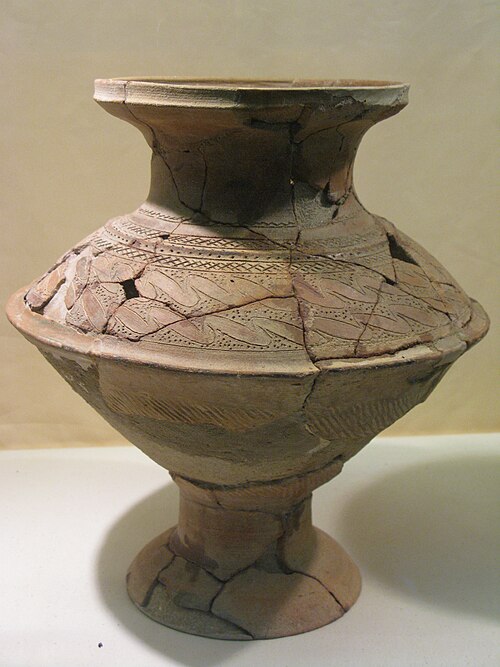 Pottery vase of the Sa Huỳnh culture, 1000 BCE. The Sa Huỳnh people were the prehistoric ancestors of all Chamic peoples.