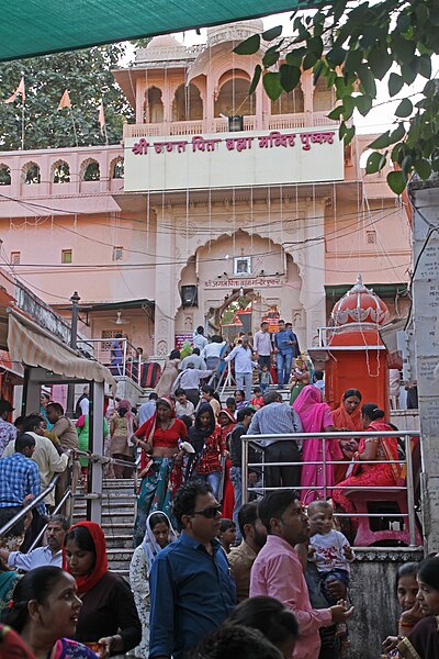 File:Pushkar-06-Brahmatempel-2018-gje.jpg