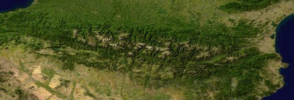 Złożony obraz satelitarny pasma Pirenejów (NASA)