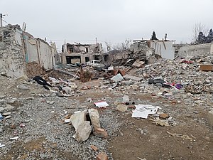 Руины жилого дома в Гяндже, разрушенного в результате ракетного обстрела