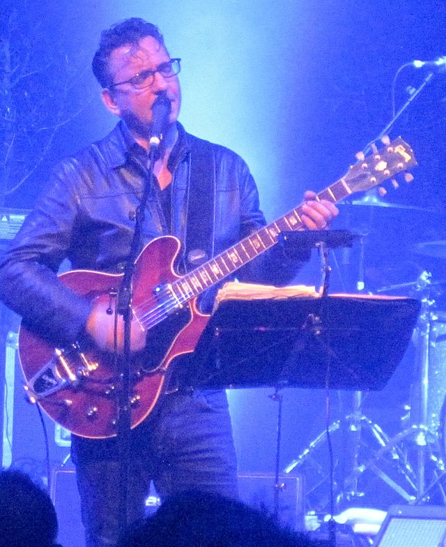 Description de l'image Richard Hawley on stage, 2013.JPG.