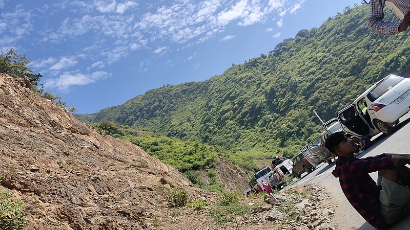 File:Roadways to kedarnath.jpg