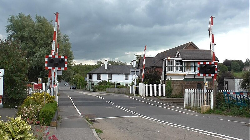 File:Robertsbridge Level Crossing (open).jpg