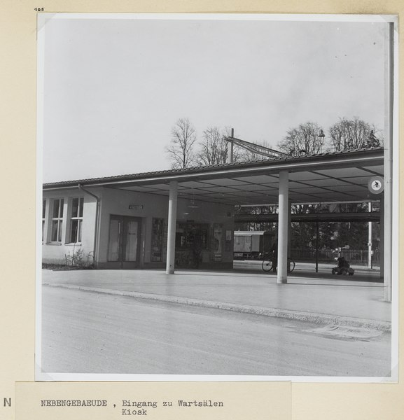 File:SBB Historic - F 145 00001 06 010 - Nebengebaeude Eingang zu Wartesaelen Neubau.tif