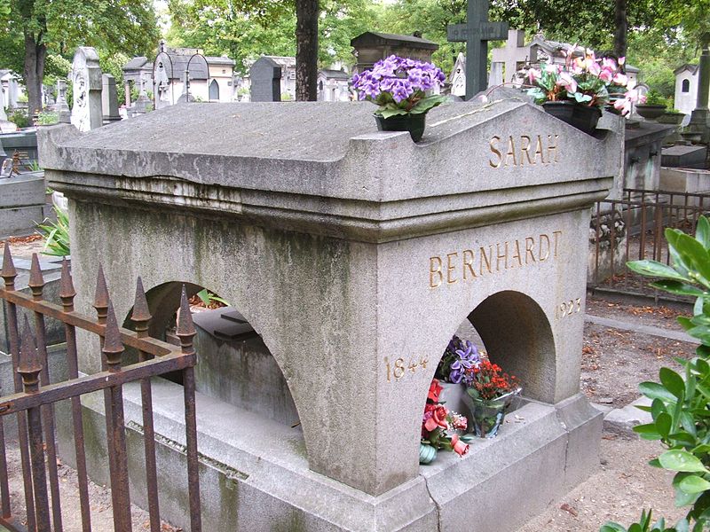 File:Sarah Bernhardt grave 2.jpg