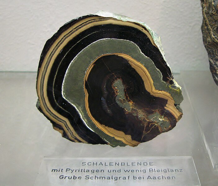 File:Schalenblende - Aachen.jpg