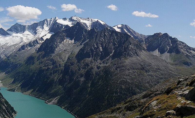 File:Schlegeisspeicher Panorama vom Berliner Höhenweg Nr 526 in den Zillertaler Alpen (cropped).jpg