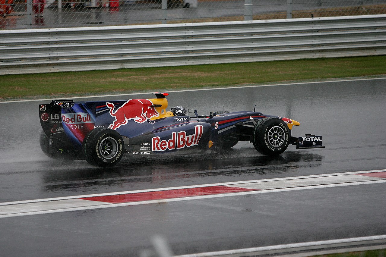 ulykke Postkort syg File:Sebastian Vettel - Red Bull RB6 - 2010 Korean Grand Prix.jpeg -  Wikimedia Commons