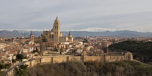 Utsikt över Segovia med katedralen