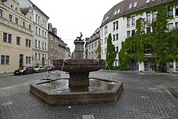 Shrek Esel auf dem Eselsbrunnen in Halle Saale - Alter Markt Straßenkunst - panoramio (1)