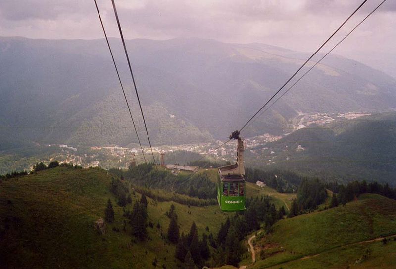 ファイル:Sinaia Seilbahn.jpg