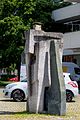 Skulptur in der Bismarckstraße vor dem Vommerzbankgebäude