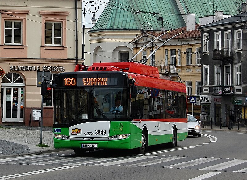 File:Solaris trolleybus, Plac Łokietka, Lublin, Poland 01.jpg