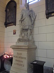 Statue de Saint Michel.