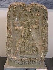 Stele des Tophet von Nora, ausgestellt im Archäologischen Museum von Nora