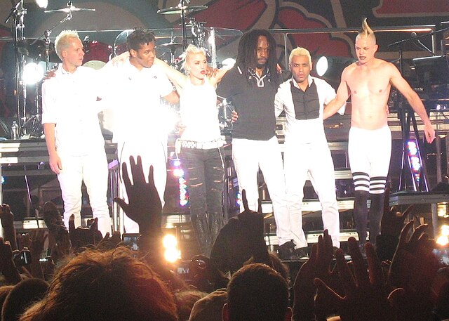 No Doubt performing on the 2009 Summer Tour