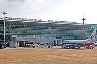 200px Tan Son Nhat Airport terminal in 2009 DGJ 0674 %283381403835%29