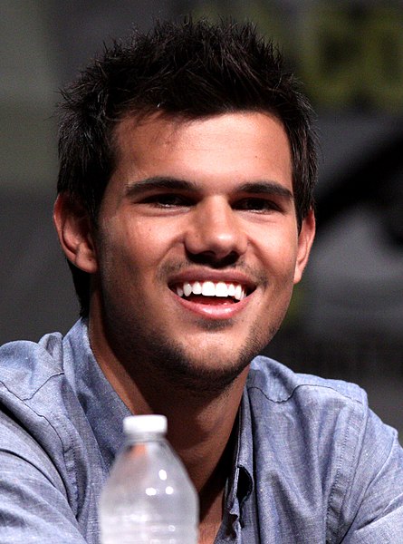 Fájl:Taylor Lautner Comic-Con 2012.jpg