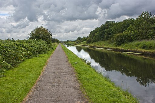 The Leeds and Liverpool Canal - geograph.org.uk - 3046488