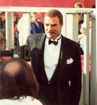 Том Селлек в 2000 году номинировался как лучшая приглашённая звезда на премию «Эмми»