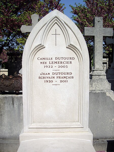 File:Tombe Jean Dutourd, Cimetière du Montparnasse.jpg