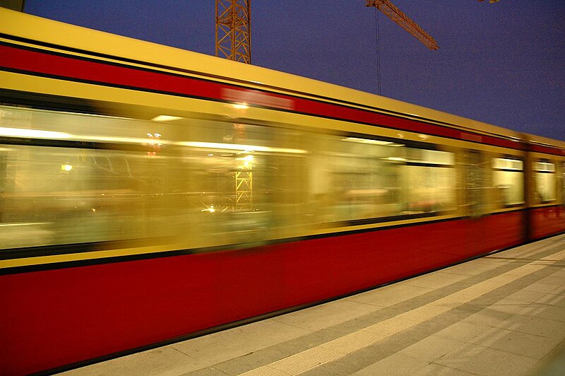 File:Train Berlin.JPG