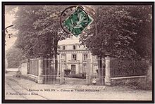 Château des Trois-moulins Melunissa.  Sivulla Verneuilin raitiovaunurata 1900-luvun alussa.