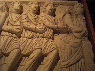 La adoro fare de la tri ŝaĝuloj el romia sarkofago en la muzeo.