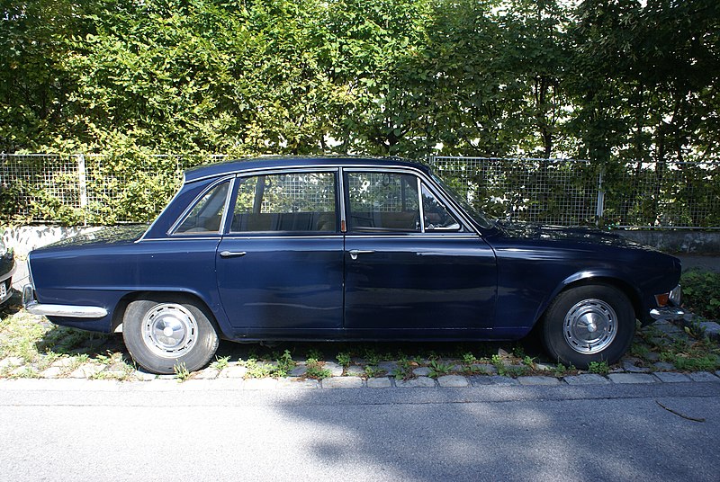 File:Triumph 2000 side.jpg