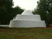 Trullo costruito con la calce bianca