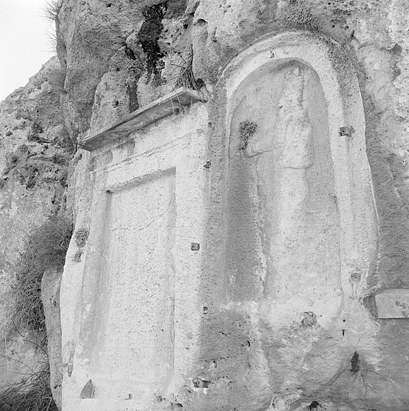 File:Twee reliëfs in de rotsen van de vallei van Nahr el Kelb, Bestanddeelnr 255-6446.jpg