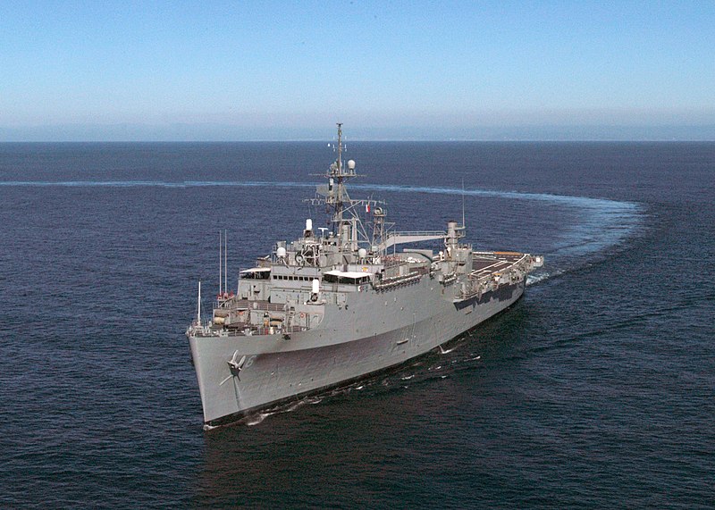 File:USS Duluth (LPD 6).jpg