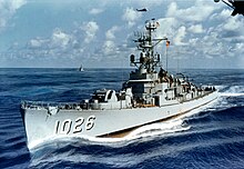 USS Hooper (DE-1026) underway at sea, circa in 1960 (KN-1961).jpg