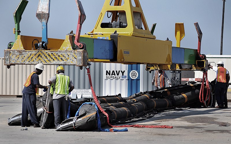 File:US Navy 100506-N-7367K-009 Longshoremen and personnel assigned to the Supervisor of Salvage and Diving division of Naval Sea Systems Command load an inflatable oil containment boom.jpg