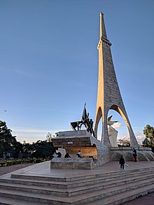 Monument and flag-raising structure in the gardens Uhuru Gardens, Nairobi.jpg