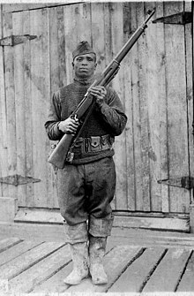 Port Arms Unidentified WWI soldier (14488640041).jpg