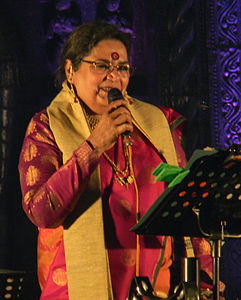 Usha Uthup à Toshali artisanat national Mela, Janata Maidan, Bhubaneswar 3.jpg