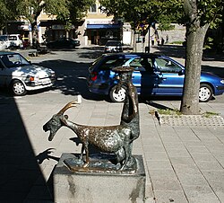 Gubben med geten, skulptur av Allan Runefeldt i Västertorps centrum