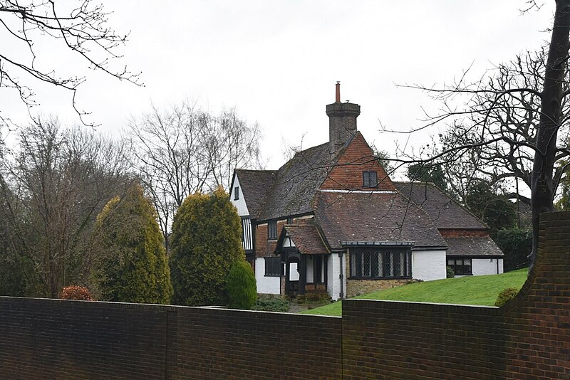 File:Valley House (geograph 6834826).jpg