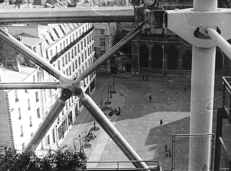 File:View of the rue Brisemiche and the southern edge of the square in front of the Centre Pompidou, Paris 1981.jpg