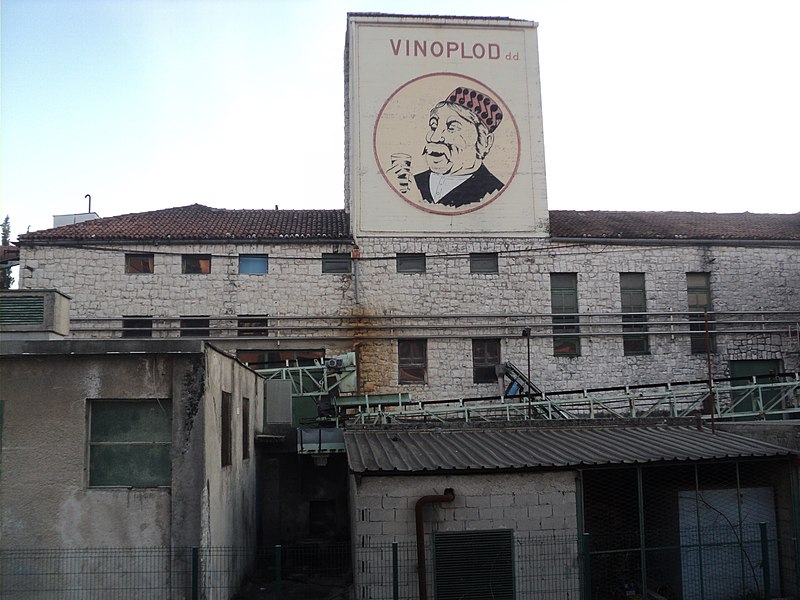 File:Vinoplod vinarija Šibenik - proizvodno postrojenje vinarije u Šibeniku.jpg