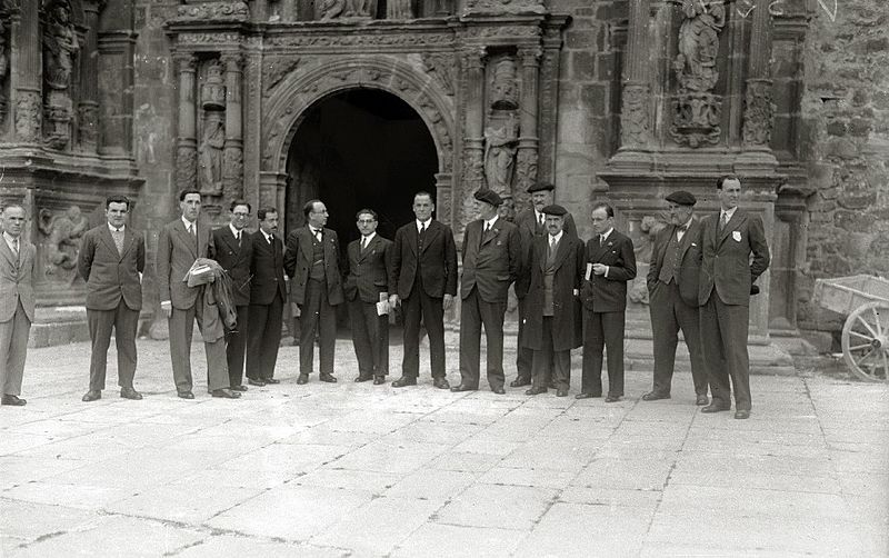 File:Visita de diferentes personalidades a localidades de Gipuzkoa y Bizkaia, entre ellas se encuentran Telesforo Monzon, Teodoro Hernandorena y José Antonio Aguirre Lekube (18 de 27) - Fondo Car-Kutxa Fototeka.jpg