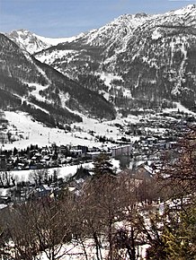 Vue du chemin du Puy Chirouzan hameaux de Villeneuve et de la Salle commune de la Salle les Alpes.jpg