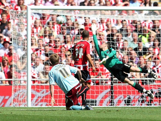 Wade Elliott's goal earned Burnley a 1–0 victory over Sheffield United in the 2009 Championship play-off final.