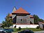 Pfarrkirche St. Pankratius, Wiggensbach; Ansicht vom Marktplatz (mit Schindeln verkleidete Fassade an der Wetterseite)