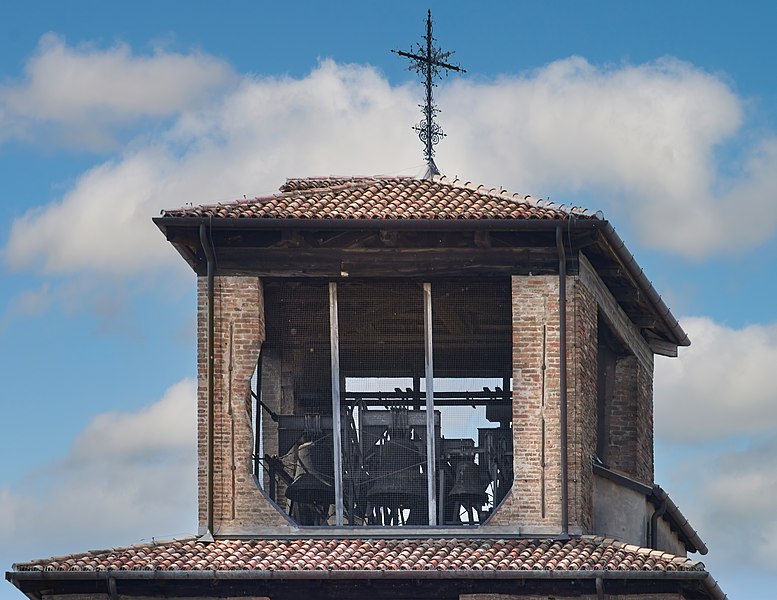 Le sommet du campanile vu de Calmaggiore.