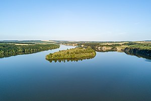 Бернівський острів поблизу села Каветчина