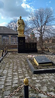 Братська могила радянських воїнів, пам’ятний знак полеглим воїнам-землякам, Гільці 02.jpg