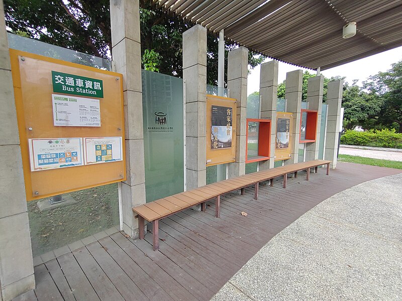 File:交大竹北客家學院站候車處2022-09-06 NYCU Bus Station College of Hakka Studies (2).jpg